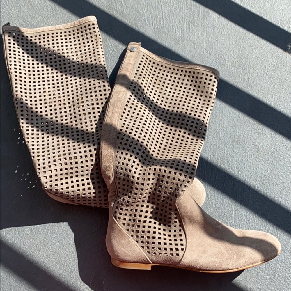 Suede boots